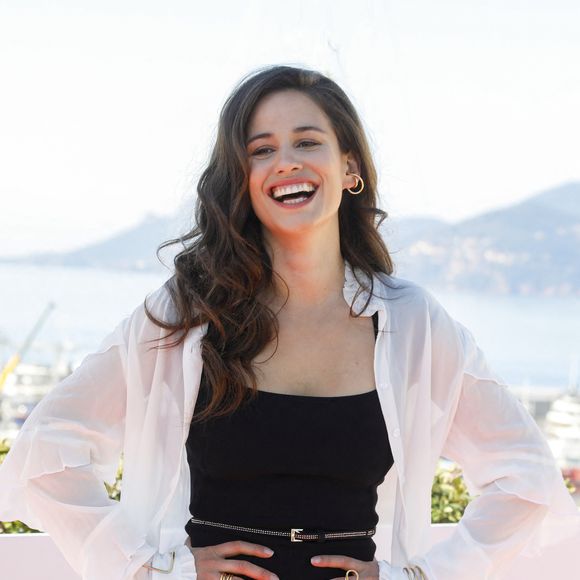 L’actrice était plus discrète depuis la fin de Clem.

Lucie Lucas au photocall de la série "Cannes confidential" lors de la 5ème saison du festival International des Séries "Canneseries" à Cannes le 5 avril 2022. © Denis Guignebourg / Bestimage