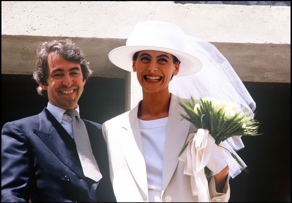 Sur Instagram, l'ancienne mannequin a partagé un cliché de 2004 où le couple apparaît complice et rieur, rappelant que l'homme d'affaires reste pour toujours le père de ses enfants. 

Archives - Mariage d’Inès de la Fressange et Luigi d’Urso. Frederic Herve / Bestimage