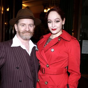 Il y a un mois les amoureux se sont dit "oui" pour la vie et l'écrivaine et chanteur est revenu sur leur rencontre.

Mathias Malzieu et sa compagne Daria Nelson lors de la soirée des 140 ans de légende des Deux Magots et vernissage de l'exposition "140 ans d'esprits créatifs à Saint-Germain-des-Prés" à Paris le 29 avril 2024.

© Cédric Perrin / Bestimage