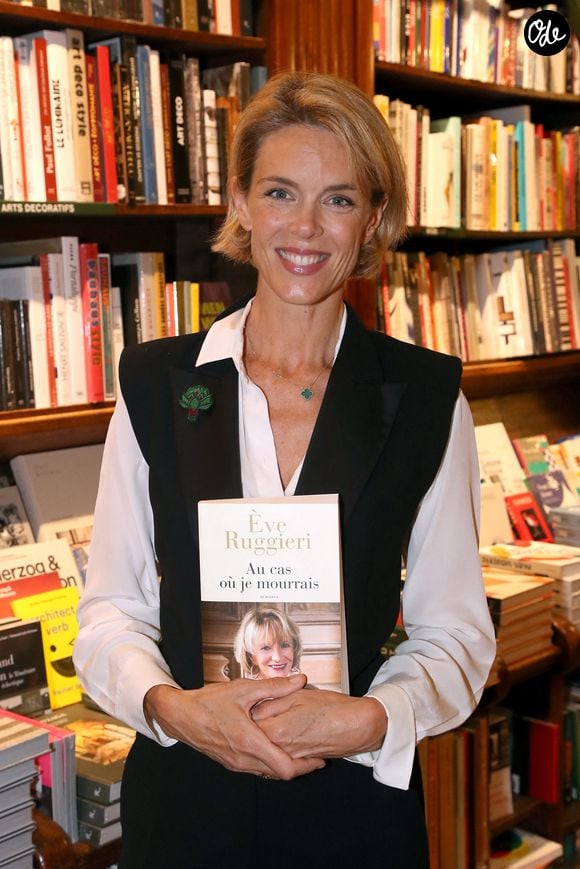 Julie Andrieu - Eve Ruggieri dédicace son livre « Au cas où je mourrais » à la Librairie Galignani à Paris, France. Le 12 Octobre 2023. 
© Bertrand Rindoff / Bestimage