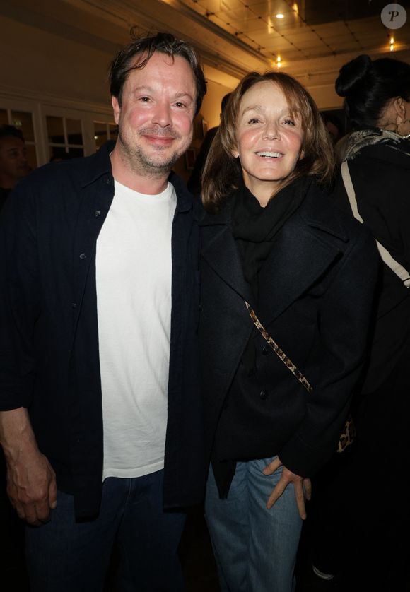 Exclusif - Davy Sardou et Philippine Leroy-Beaulieu lors de la générale de la pièce "Amis pour la vie" au théâtre de l'Oeuvre à Paris le 24 avril 2025. La représentation est suivie d'un cocktail.

© Coadic Guirec / Bestimage