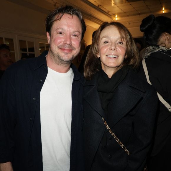 Exclusif - Davy Sardou et Philippine Leroy-Beaulieu lors de la générale de la pièce "Amis pour la vie" au théâtre de l'Oeuvre à Paris le 24 avril 2025. La représentation est suivie d'un cocktail.

© Coadic Guirec / Bestimage
