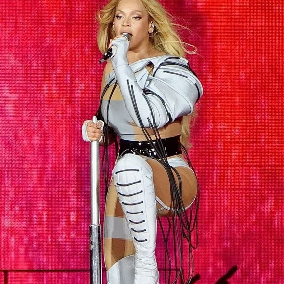 Les préventes se sont ouvertes ce mardi 11 février, mais rien ne s'est passé comme prévu.

Beyonce en concert à Inglewood en Californie, le 1er septembre 2023.

Photo : Backgrid USA / Bestimage