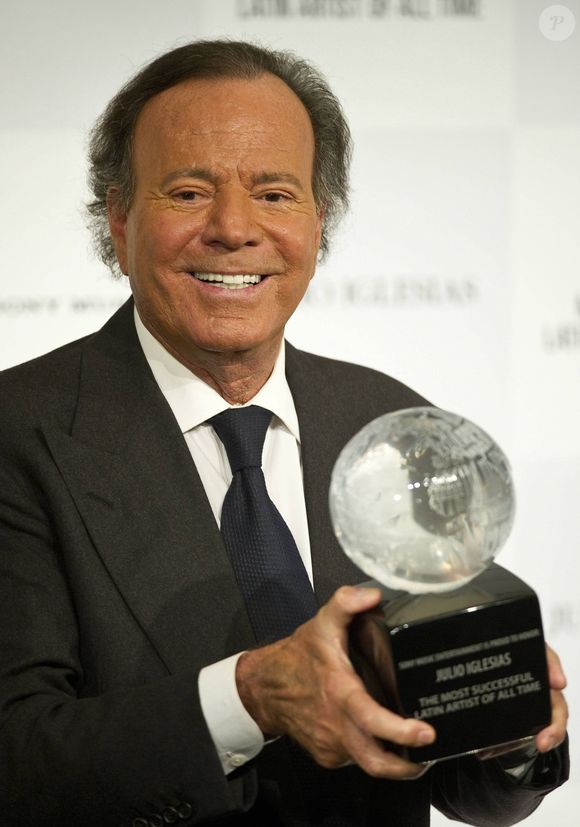 Julio Iglesias a été déclaré le plus grand artiste latino de tous les temps lors d'une cérémonie à Londres. © EXPRESS SYNDICATION / BESTIMAGE