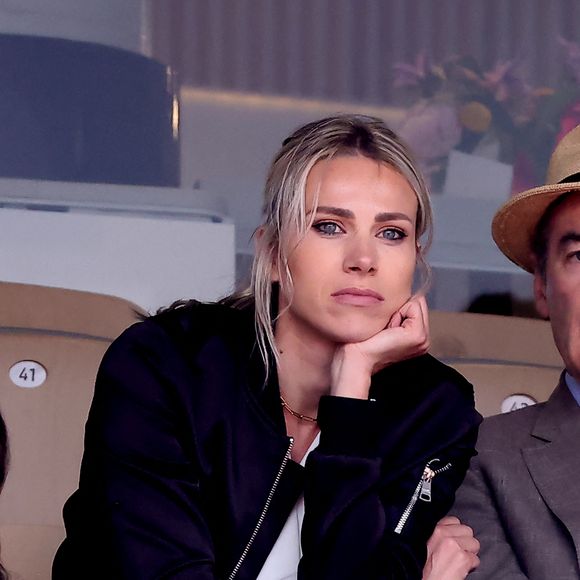 Marion Rousse dans les tribunes lors des Internationaux de France de Tennis de Roland Garros 2025, à Paris, France, le 27 mai 2025. © Jacovides-Moreau/Bestimage