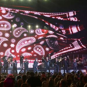 Exclusif - Mario (Mario Ramsamy), Joniece Jamison, Emile (Émile Wandelmer), Jean-Louis Pujade, Patrick Hernandez, Larusso, Christiane Obydol (Zouk Machine), Phil Barney, Début de soirée (William Picard), Michael Jones, Vivien Savage, Sabrina, Tina Arena, Hélène Ségara lors du concert Stars 80 vs Stars 90 au stade Decathlon Arena à Lille.
© Jack Tribeca / Bestimage