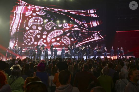 Exclusif - Mario (Mario Ramsamy), Joniece Jamison, Emile (Émile Wandelmer), Jean-Louis Pujade, Patrick Hernandez, Larusso, Christiane Obydol (Zouk Machine), Phil Barney, Début de soirée (William Picard), Michael Jones, Vivien Savage, Sabrina, Tina Arena, Hélène Ségara lors du concert Stars 80 vs Stars 90 au stade Decathlon Arena à Lille.
© Jack Tribeca / Bestimage