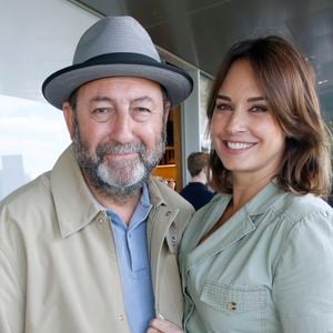 Exclusif - Kad Merad et sa femme Julia Vignali - Déjeuner dans la loge de France Télévisions lors de la Finale Hommes des Internationaux de France de Tennis de Roland Garros 2024 - Jour 15 à Paris. Le 9 Juin 2024. 
© Bertrand Rindoff / Bestimage