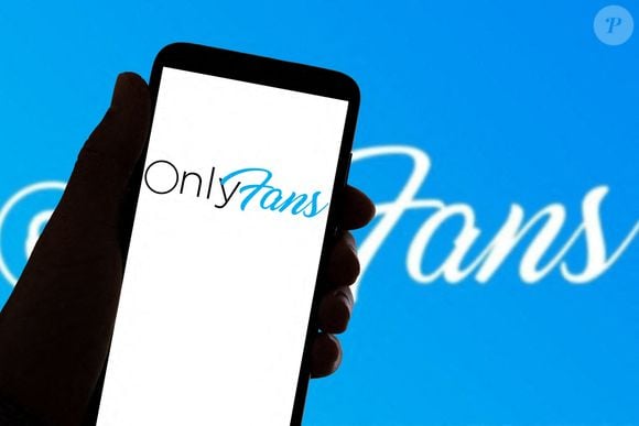 Sous sa direction, OnlyFans est devenu un acteur majeur du numérique, réunissant plus de 300 millions d’utilisateurs dans le monde. 

Dans cette photo d'illustration, le logo du réseau social OnlyFans est visible sur l'écran d'un téléphone portable et d'un ordinateur portable à Barcelone, Espagne, le 4 novembre 2021. Photo par Davide Bonaldo/SPUS/ABACAPRESS.COM