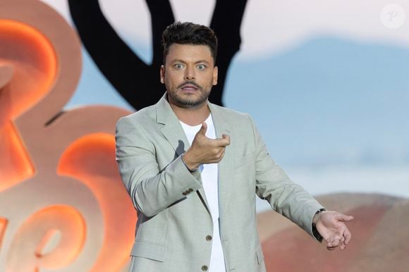 Kev Adams - Enregistrement de l'émission "L'humour à la plage" pour la 2eme édition du festival de Juan les Pins à la pinède Gould le 27 juin 2025. © Bruno Bebert / Bestimage