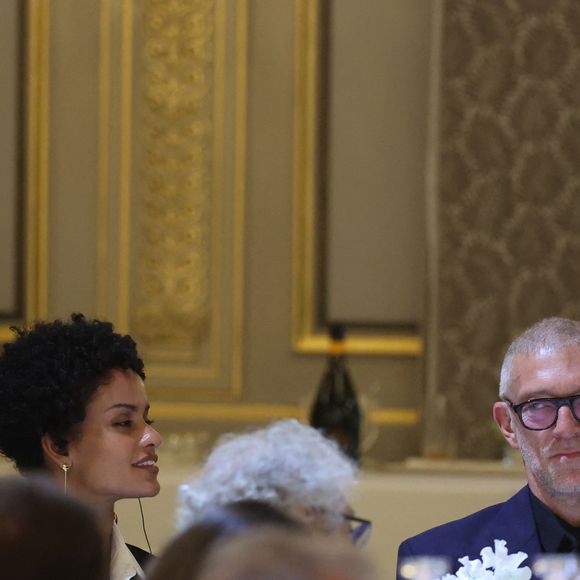 Vincent Cassel et sa compagne Narah Baptista lors du dîner d’État en l’honneur du président brésilien et de sa femme au palais présidentiel de l’Élysée à Paris, France, le 5 juin 2025. © Dominique Jacovides/Bestimage