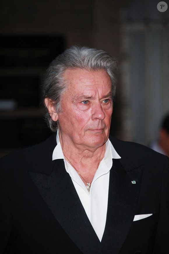 Il n’arrêtait pas de me dire : 'Un jour, tu leur montreras qui tu es vraiment.' Je lui suis tellement reconnaissante", déclarait-elle à "Point de vue". 

Alain Delon le 4 mai 2013 à Cannes, France.