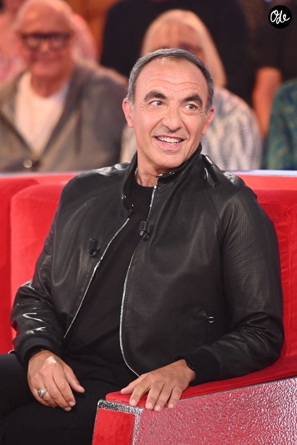 Nikos Aliagas lors de l'enregistrement de l'émission Vivement dimanche au studio Rive gauche, présentée par M.Drucker, diffusée sur France 3 le 21 juin 2026, à Paris, France, le 20 mai 2026. © Guillaume Gaffiot/Bestimage  00757760