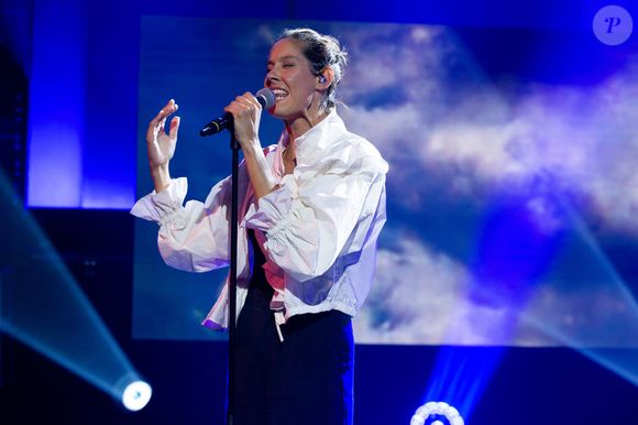 "L'album est bien terminé et prêt à être dévoilé… Malheureusement, je ne peux pas encore vous donner de date de sortie", nous confie la jeune femme à la recherche d'un label
Fanny Leeb lors de la 32ème édition du Télévie, Belgique, Bruxelles, le 19 septembre 2020 © Alain Rolland Imagebuzz Bestimage