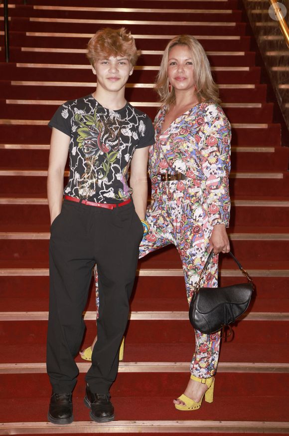 Séverine Ferrer et son fils Milo Mazé au photocall de la soirée "Action Enfance fait son cinéma" au Grand Rex à Paris le 13 juin 2022
Depuis plus de 60 ans, la Fondation Action Enfance a pour mission d'accueillir, de protéger et d'éduquer des frères et sœurs en danger, de la petite enfance à la vie adulte, séparés de leurs parents sur décision du Juge des enfants.
La cinquième édition du festival “ACTION ENFANCE fait son cinéma” s’est achevée ce lundi 13 juin par une cérémonie au Grand Rex, présentée par Caroline.Vigy et Laurent.Fontaine. Cette année encore et durant plus de huit mois, les étudiants des plus grandes écoles de cinéma et de réalisation audiovisuelle se sont mobilisés aux côtés de la Fondation ACTION ENFANCE et ont insufflé dans chaque Village d’Enfants et Foyer une dynamique ambitieuse et valorisante pour les enfants et les éducateurs familiaux. 16 courts-métrages étaient présentés sur plus de 180 synopsis originaux et créatifs reçus cette an- née. Un jury présidé par la comédienne Marie-Anne.Chazel entourée du producteur Arnaud de Crémiers (Gaumont), des comédiennes Catherine.Marchal, Chantal.Ladesou, Charlotte.Gaccio, Juliette.Allain, du réalisateur Nessim.Chikhaoui, des journalistes Laurie.Cholewa (Canal+, Europe 1) et Fabrice Le- clerc (Paris Match), de l’humoriste Jarry, et du DJ Martin.Solveig, était présents pour découvrir les films. 
Ils ont tous été particulièrement émus et touchés par le travail de ces enfants, et aussi impression- nés par la qualité des films proposés. 

© Christophe Aubert via Bestimage