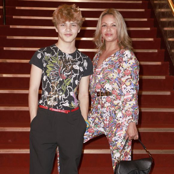 Séverine Ferrer et son fils Milo Mazé au photocall de la soirée "Action Enfance fait son cinéma" au Grand Rex à Paris le 13 juin 2022
Depuis plus de 60 ans, la Fondation Action Enfance a pour mission d'accueillir, de protéger et d'éduquer des frères et sœurs en danger, de la petite enfance à la vie adulte, séparés de leurs parents sur décision du Juge des enfants.
La cinquième édition du festival “ACTION ENFANCE fait son cinéma” s’est achevée ce lundi 13 juin par une cérémonie au Grand Rex, présentée par Caroline.Vigy et Laurent.Fontaine. Cette année encore et durant plus de huit mois, les étudiants des plus grandes écoles de cinéma et de réalisation audiovisuelle se sont mobilisés aux côtés de la Fondation ACTION ENFANCE et ont insufflé dans chaque Village d’Enfants et Foyer une dynamique ambitieuse et valorisante pour les enfants et les éducateurs familiaux. 16 courts-métrages étaient présentés sur plus de 180 synopsis originaux et créatifs reçus cette an- née. Un jury présidé par la comédienne Marie-Anne.Chazel entourée du producteur Arnaud de Crémiers (Gaumont), des comédiennes Catherine.Marchal, Chantal.Ladesou, Charlotte.Gaccio, Juliette.Allain, du réalisateur Nessim.Chikhaoui, des journalistes Laurie.Cholewa (Canal+, Europe 1) et Fabrice Le- clerc (Paris Match), de l’humoriste Jarry, et du DJ Martin.Solveig, était présents pour découvrir les films. 
Ils ont tous été particulièrement émus et touchés par le travail de ces enfants, et aussi impression- nés par la qualité des films proposés. 

© Christophe Aubert via Bestimage