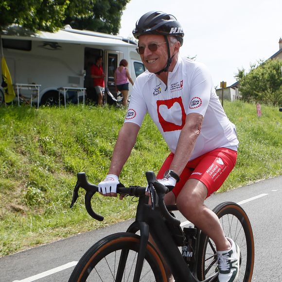 Exclusif - Nelson Monfort - Etape du coeur de l'association Mécénat Chirurgie Cardiaque "MCC" lors du Tour de France 2024 entre Nuits-Saint-Georges et Gevrey-Chambertin, France, le 5 juillet 2024 © Christophe Clovis/Bestimage