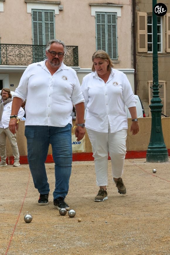 Elle s'y rend régulièrement en famille à proximité de Veules-les-Roses, l'un des plus beaux villages de France.

Les Chefs à Saint-Tropez fêtent les producteurs 2025 - Les Chefs et les producteurs se retrouvent sur la place des Lices à Saint-Tropez, le 4 mai 2025. Pétanque des Chefs ... Les Chefs David Le Quellec et Stéphanie Le Quellec. ©Jean-Marc Lhomer / Bestimage.