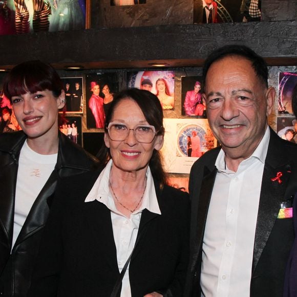 Exclusif - Guest, Jennifer Ayache, sa mère Chantal Lauby, Jean-Luc Romero-Michel, guest lors de la soirée de présentation de la nouvelle revue au Artishow Cabaret à Paris le 2 juin 2025. Le cabaret fête aussi son 250 000 ème spectateur.

© Philippe Baldini / Bestimage