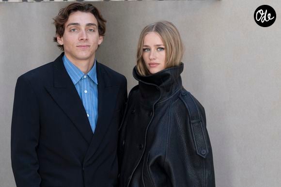 Armand Duplantis et Desire Iglander au photocall du défilé Acné Studio Collection Femme Prêt-à-Porter Printemps/Eté 2026 lors de la Fashion Week de Paris (PFW), à Paris, France, le 1er octobre 2025. © Olivier Borde/Bestimage