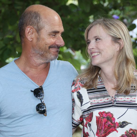 Bernard Campan et Isabelle Carre assistent au Photocall de La Degustation dans le cadre du 15ème Festival du Film d'Angoulême à Angoulême, 26 août 2022, France. Photo by Jerome Domine/ABACAPRESS.COM
