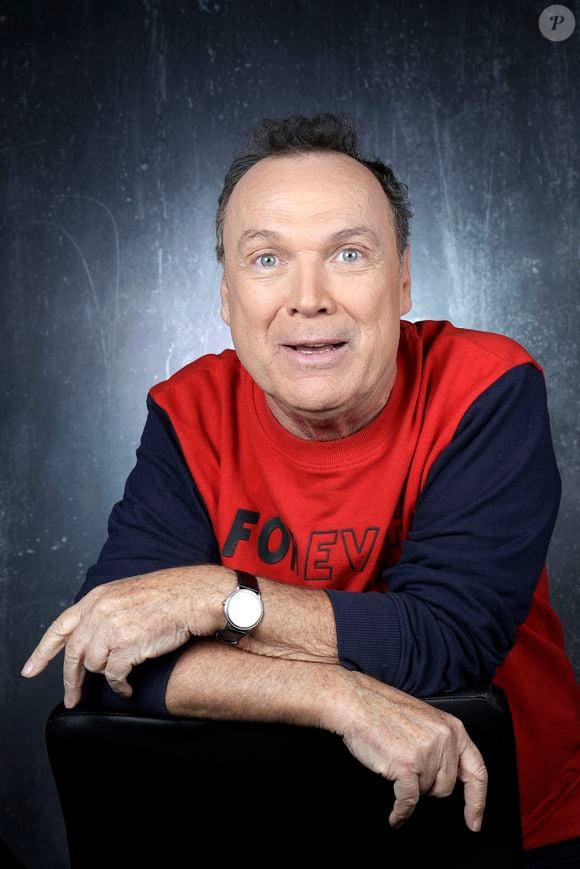 Portrait de Julien Lepers, lors de l'enregistrement de l'émission "Chez Jordan" à Paris. Le 5 octobre 2022 © Cédric Perrin / Bestimage