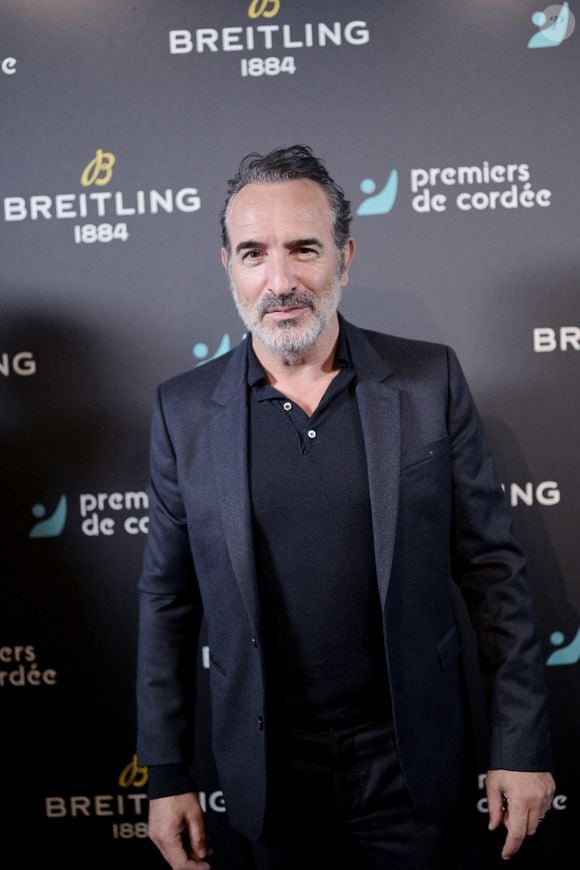 Jean Dujardin - Dîner de charité Breitling à la Samaritaine pour l’association "Premiers de Cordée" à Paris le 4 avril 2024. L'association Premiers de Cordée propose des animations sportives auprès des enfants hospitalisés. © Rachid Bellak/Bestimage