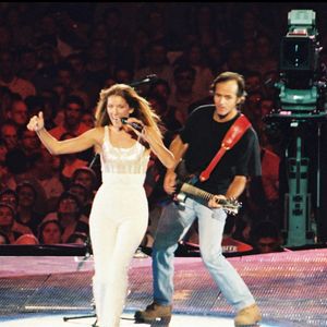Archives - Céline Dion et Jean-Jacques Goldman lors du concert de Céline Dion au Stade de France à Paris.
© AGENCE / BESTIMAGE