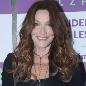 Carla Bruni au photocall de la soirée de gala de la Fondation Recherche Alzheimer- Paris 2026 à l'Olympia le 30 mars 2026. © Borde / Rindoff / Bestimage