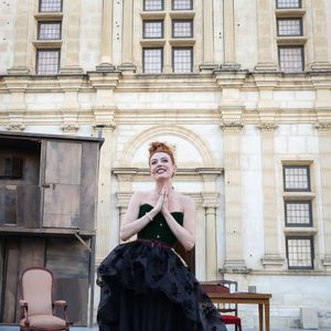 Élodie Frégé retrouve actuellement la scène avec Berger Story, entourée de milliers de choristes.

Exclusif - Elodie Frégé lors de la 30ème édition, du lundi 6 au samedi 11 juillet, le Festival de la Correspondance de Grignan célèbre les 400 ans de la naissance de Madame de Sévigné à Grignan, France, le 10 juillet 2026. © Jack Tribeca/Bestimage