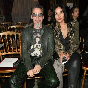 Florent Pagny et son épouse Azucena Camano assistent au défilé Rani Zakhem Haute Couture printemps-été 2018 dans le cadre de la Fashion Week de Paris, le 22 janvier 2018 à Paris, en France. 

Photo de Laurent Zabulon/ABACAPRESS.COM