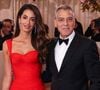 "Deuxièmement, Amal et moi nous engageons à faire en sorte que, quoi qu’il arrive à notre village, nous fassions partie de cette communauté et que nous contribuions à sa reconstruction." 

George et Amal Clooney à la 83e cérémonie annuelle des Golden Globe Awards à l'hôtel Beverly Hilton le 11 janvier 2026 à Beverly Hills, Los Angeles, Californie, États-Unis. © Backgrid USA / Bestimage
