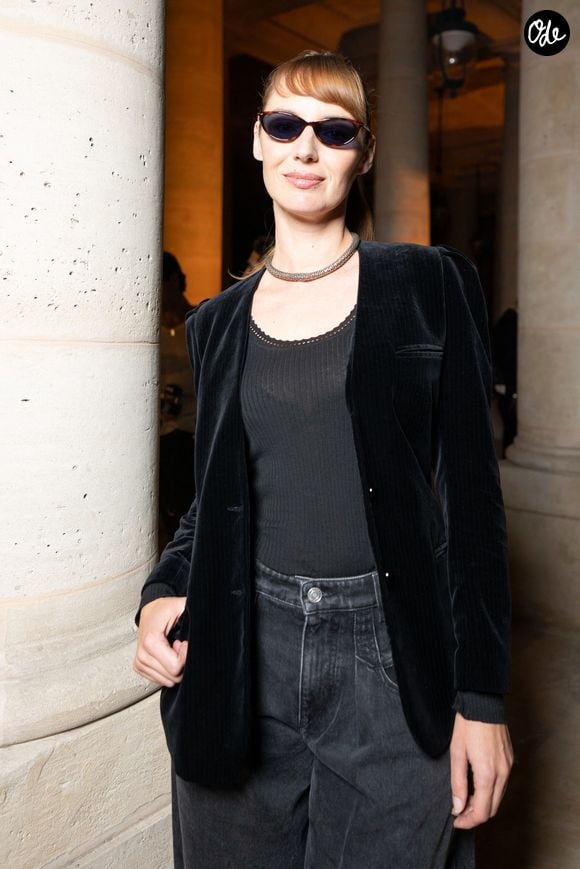 Louise Bourgoin au défilé Isabel Marant collection printemps / été 2027 lors de la fashion week à Paris le 1er octobre 2026 © Pierre Perusseau / Bestimage