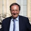 Michel-Edouard Leclerc, patron le plus connu de France, remet la légion d'honneur à une chanteuse connue, "une amie"