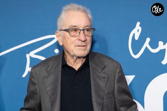 Une cyberattaque plonge les États-Unis dans le chaos.

Robert De Niro assiste à la soirée d'ouverture du spectacle 860 de Billy Crystal à Broadway, au théâtre Imperial de New York, le 21 octobre 2026.

© Eric Acquaye/ZUMA Press Wire / Bestimage