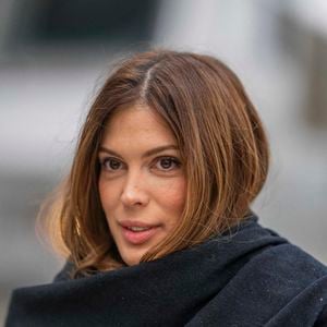 Iris Mittenaere arrive à la gare d’Austerlitz à bord de l’Orient-Express, à Paris, le 14 décembre 2025. Photo : Eliot Blondet/ABACAPRES.COM