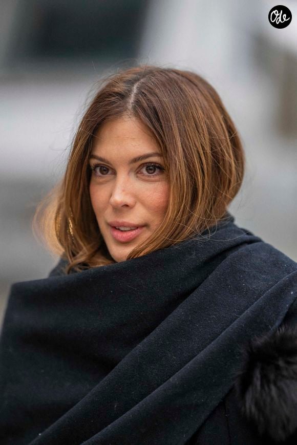Iris Mittenaere arrive à la gare d’Austerlitz à bord de l’Orient-Express, à Paris, le 14 décembre 2025. Photo : Eliot Blondet/ABACAPRES.COM