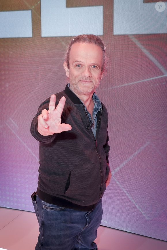 Son départ est dû à des “raisons personnelles”.

André Bouchet dit Passe Partout ( Fort Boyard ) sur le plateau de TBT9 présenté par C.Hanouna, et diffusé en direct sur W9, Paris, France, le 09 mars 2026. © Jack Tribeca / Bestimage