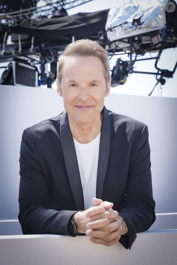 "Pas du tout. Non, absolument pas. Ce n'est pas pour moi, je crois que ce n'est pas pour moi. Non, moi, j'aime les jeux plateaux, les jeux, on va dire de culture générale, ou les jeux animés autour de la mémoire, mais non, je pense que je ne saurai pas faire", estime-t-il.

Exclusif - Damien Thévenot en marge de l"émission Télématin lors du 76ème Festival International du Film de Cannes, France, le 23 mai 2023. © Jack Tribeca/Bestimage