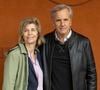 Cette situation avait particulièrement pesé sur son épouse, Anne de Savignac, et plus largement sur "la vie personnelle et l'intimité familiale".

Bernard de la Villardière et sa femme Anne de Savignac au village lors des Internationaux de France de Tennis de Roland Garros 2025, à Paris, France, le 7 juin 2025. © Cyril Moreau/Bestimage