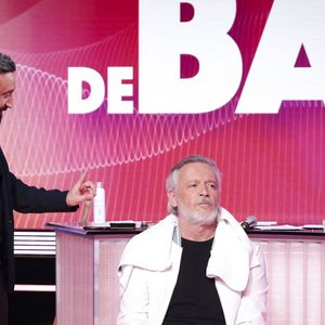 Exclusif - Cyril Hanouna, Jean-Michel Maire, sur le plateau de l’émission « TPMP » présentée par C.Hanouna et diffusée en direct sur Youtube et sur toutes les box (SFR, FREE, Bouygues, MyCanal etc), Paris, France, le 20 mars 2025. © Jack Tribeca / Bestimage