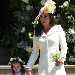 La duchesse de Cambridge Catherine (à droite) et sa fille la princesse Charlotte (à gauche) quittent la chapelle Saint-Georges du château de Windsor après la cérémonie du mariage royal du prince Harry, duc de Sussex, et de Meghan, duchesse de Sussex, à Windsor, en Grande-Bretagne, le 19 mai 2018. Le couple s'est vu conférer les titres royaux de duc et duchesse de Sussex par le monarque britannique. Photo by Neil Hall / ABACAPRESS.COM