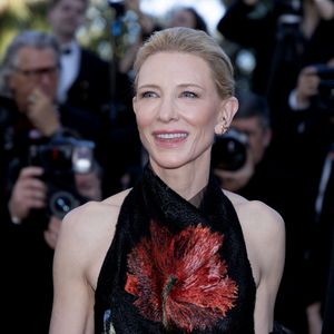 C’est là qu’elle officiera en tant que professeure invitée Cameron Mackintosh de théâtre contemporain afin de prodiguer ses précieux conseils aux élèves, comme cela a pu être révélé dans un communiqué de l’établissement.

Cate Blanchett - Montée des marches du film « Garance » lors du 79ème Festival International du Film de Cannes, le 17 mai 2026. © Olivier Borde / Bestimage