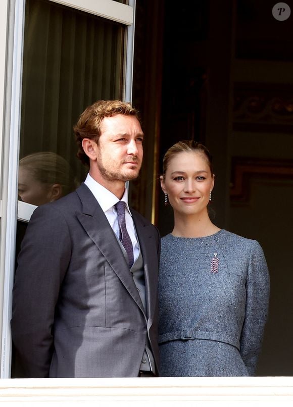 Pierre Casiraghi, Béatrice Borromeo - La famille princière de Monaco au balcon du palais, à l'occasion de la Fête Nationale de Monaco, le 19 novembre 2025. © Dominique Jacovides/Bestimage