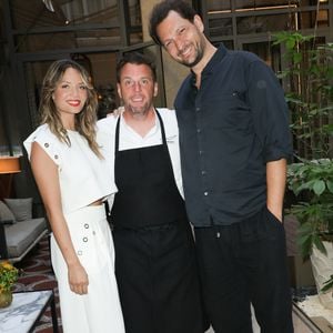 Exclusif - Norbert Tarayre, Éric Antoine et Gennifer Demey lors de l'inauguration Le Patio by Norbert Tarayre au Prince de Galles à Paris, France, le 4 juillet 2025. © Coadic Guirec/Bestimage