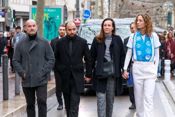 Stéphane Courbis (fils de R.Courbis), Amine (fils adoptif de R.Courbis), Clara Paban (femme de R.Courbis) et Olivia Courbis (fille de R.Courbis) - Obsèques de Rolland Courbis en l'église des Réformés à Marseille, France, le 17 janvier 2026. © Franz Chavaroche/Bestimage