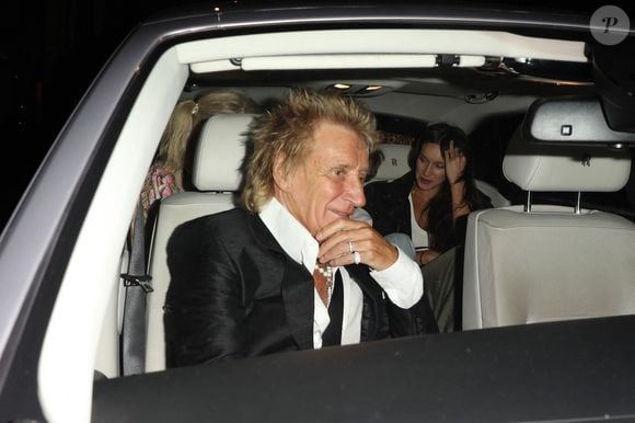 Rod Stewart et sa femme Penny Lancaster sortant d'un restaurant à Los Angeles / Backgrid USA / Bestimage
