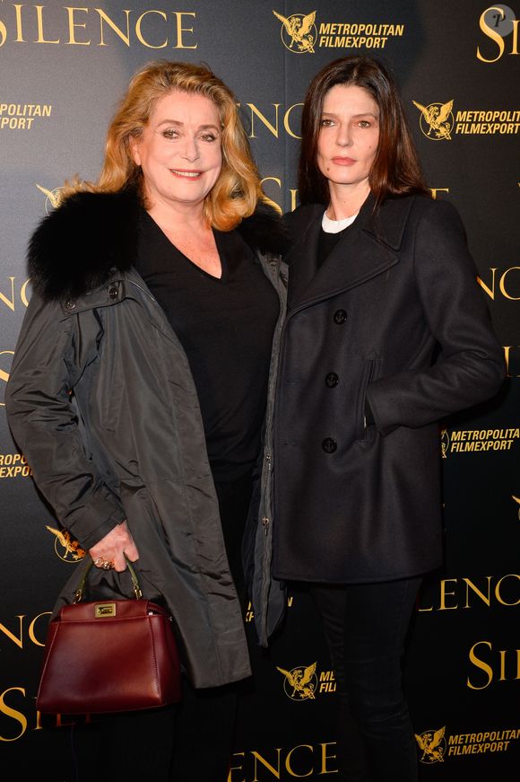 Catherine Deneuve et Chiara Mastroianni à l'avant-première de "Silence" au musée Guimet à Paris, le 12 Janvier 2017. 

Photo : Guirec Coadic / Bestimage