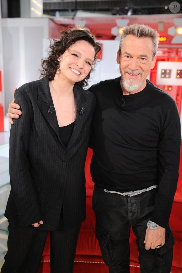 Dans un entretien à "Diverto", le chanteur avoue aujourd’hui entretenir une relation très spéciale avec elle et l’a invitée à co-coacher un épisode de cette saison.

Anne Sila et Florent Pagny lors de l'enregistrement de l'émission "Vivement Dimanche" présentée par M.Drucker et diffusée le 31 octobre sur France 2. 

© Guillaume Gaffiot / Bestimage