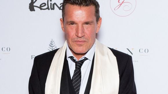 Benjamin Castaldi dévoile l'étendue de sa blessure après une admission au CHU, il n'a rien perdu de son humour malgré tout